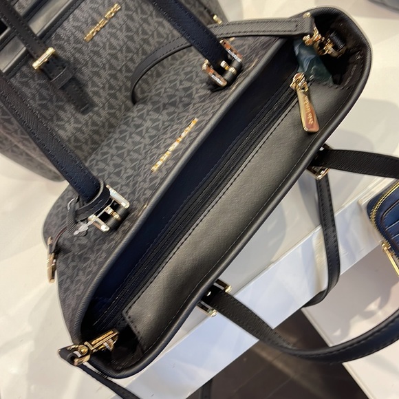 MICHAEL KORS 
Jet Set Travel Extra-Small Logo Top-Zip Tote Bag
Black 
NWT - Picture 6 of 16